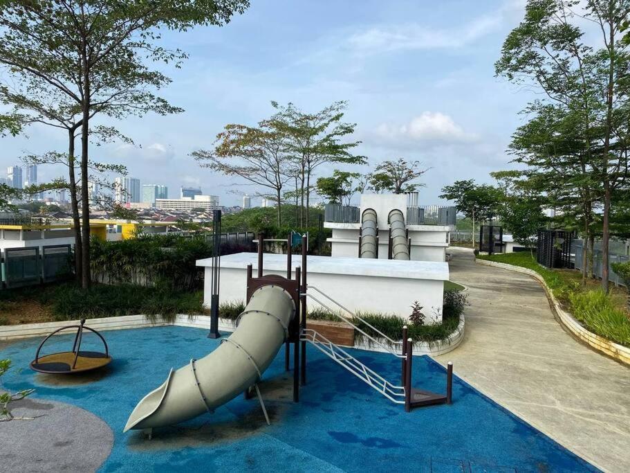 Southkey/midvalley Apartment *